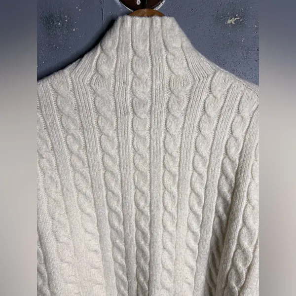 Abercrombie & Fitch Cable Easy Funnel Neck Sweater in Cream. Size Medium - Image 6