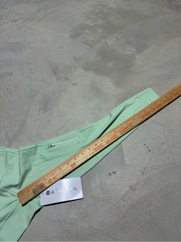 Athleta NWT Pacifica Light Green Long-Sleeve Performance Top large MSRP$69 - Image 4