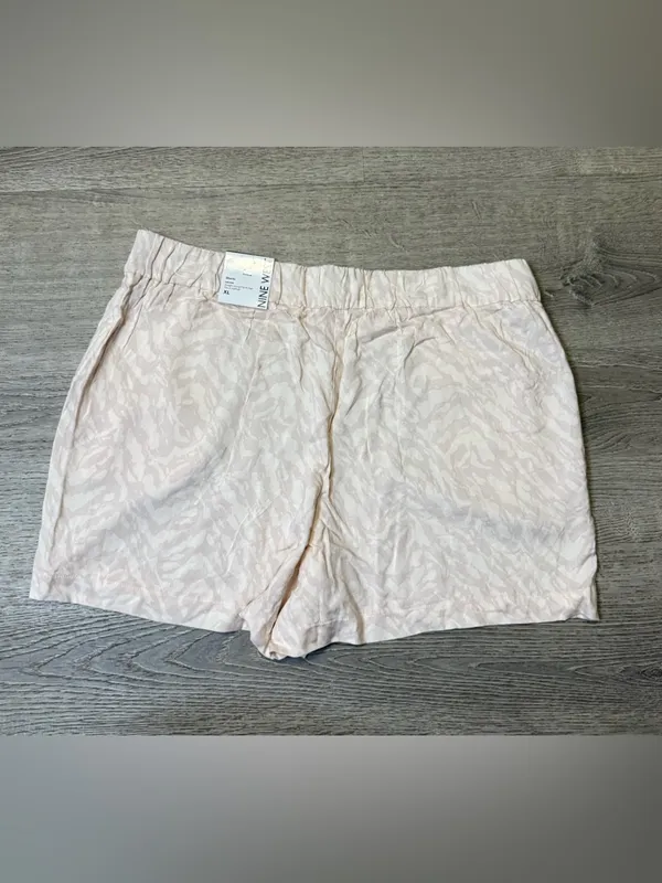 •NINE WEST• MID RISE SHORTS - Image 5