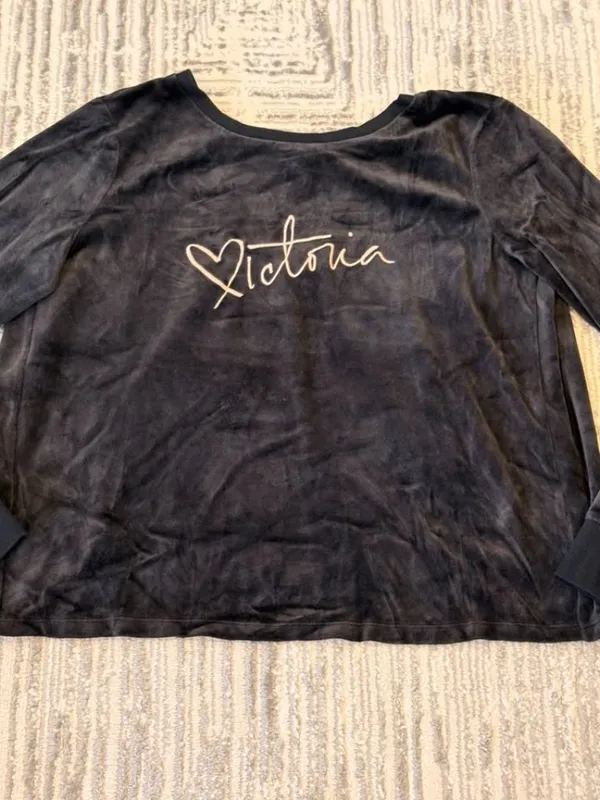 Victoria's Secret women's medium black/pink velour sweater - Image 5