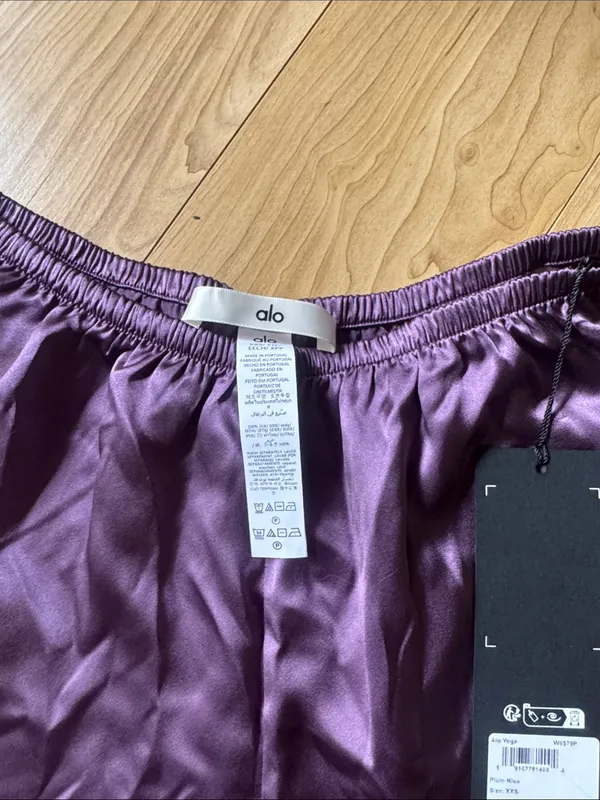 ALO Yoga Silk Luminous Short - Image 3