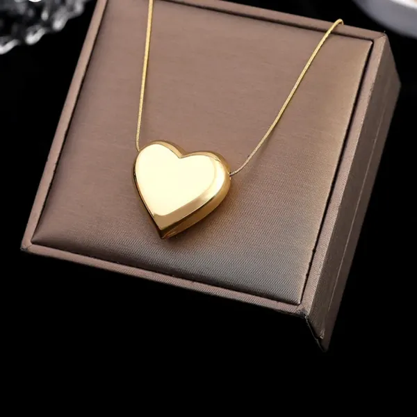 Heart Pendant Necklace Gold - Image 4