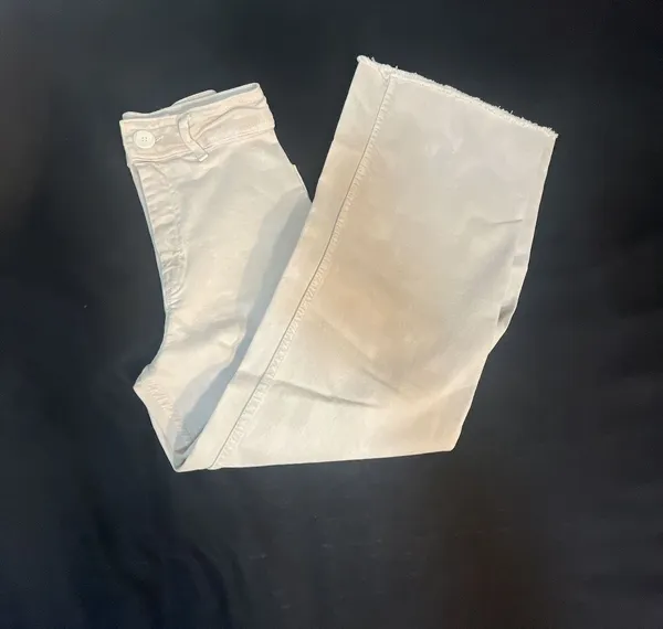 Zara High-Waisted Wide-Leg Raw Hem Jeans in Cream - Image 10