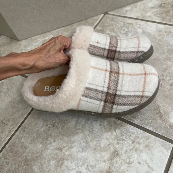 Born Womens Plaid Wool Blend Faux Fur size 8 Slippers Cream Tan Brown Mules - Image 4