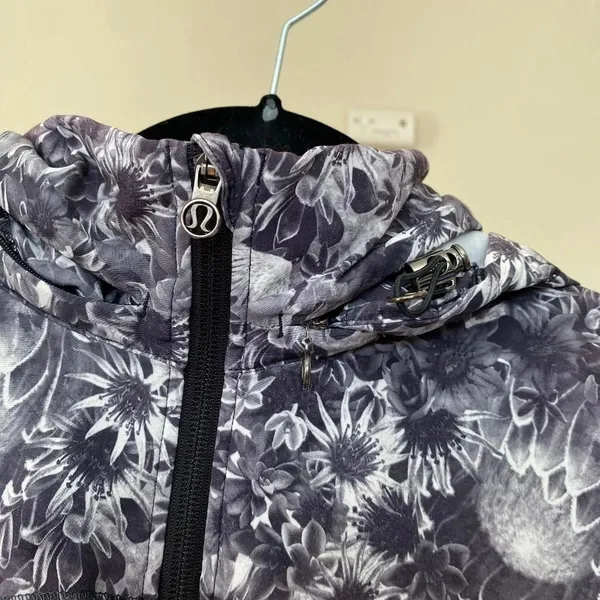 Lululemon‎ Bring Back The Track Jacket floral size 8 - Image 4