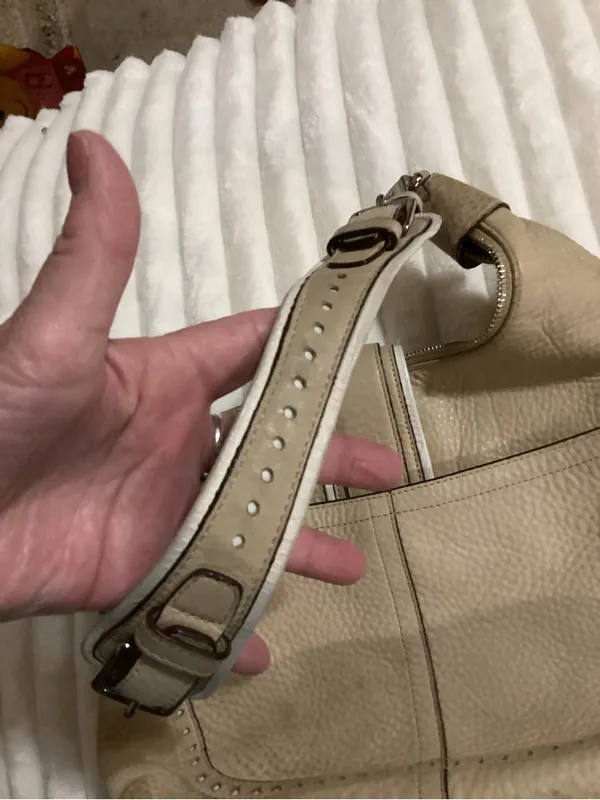Vintage Beige pebble Coach Soho bag - Image 4