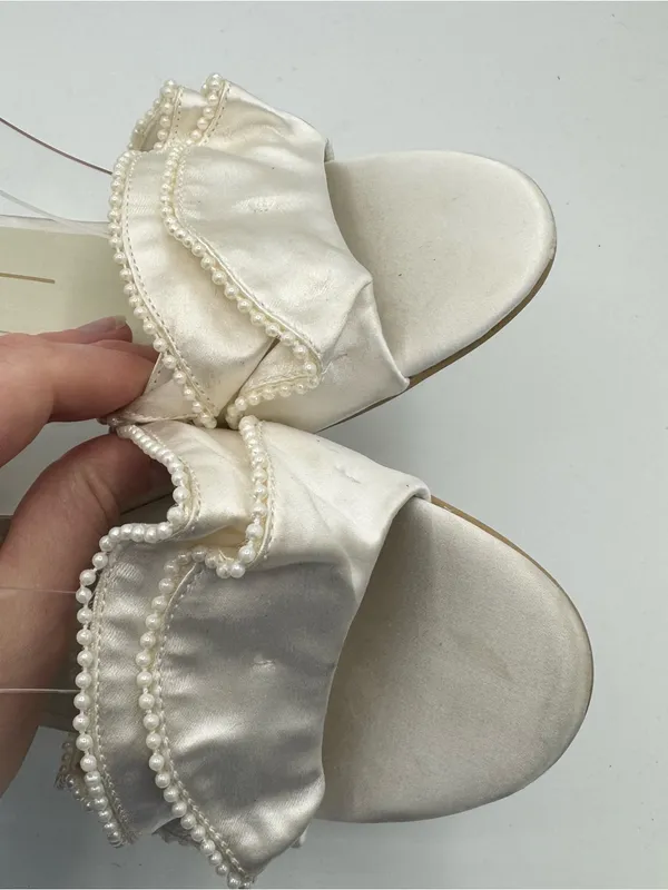 Dolce Vita‎ white Vanilla Faux Pearls Satin Lunete Heeled Sandals size 9 bridal - Image 2