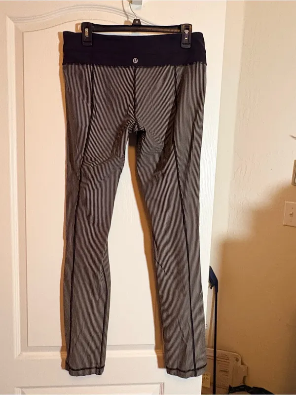 Lululemon Skinny Groove Pant. Great condition vintage - Image 3