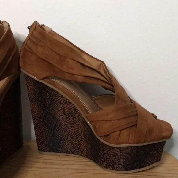New Women’s Sexy Snake Print Suede Feel 5.5” Wedges Brown Size 5.5 - Image 2