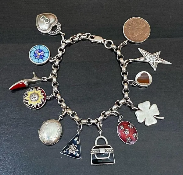 Sterling Silver Vintage 925 12 Charms Bracelet - Image 2