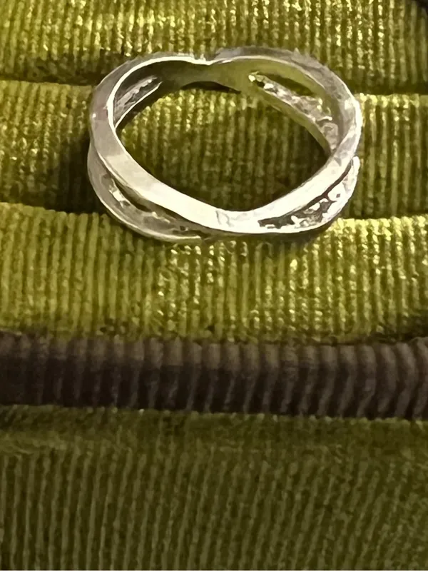 Elegant Design Stainless Steel Silver Wrap Detailing Statement Ring Size 6 - Image 3
