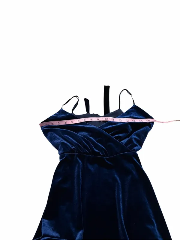 ALI & JAY blue velvet midi dress - Image 4