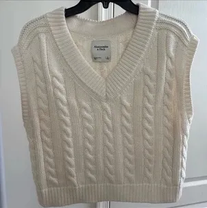 Abercrombie sweater vest - Image 2
