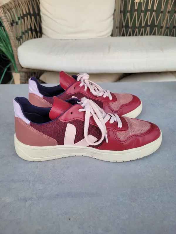 Veja Women's V-10 Sneakers in Leather and Pixel Size 39 US 8 - Image 6