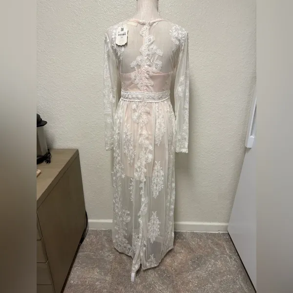 Altar'd State Ivory/Nude Lace Dress Size Medium - Image 5
