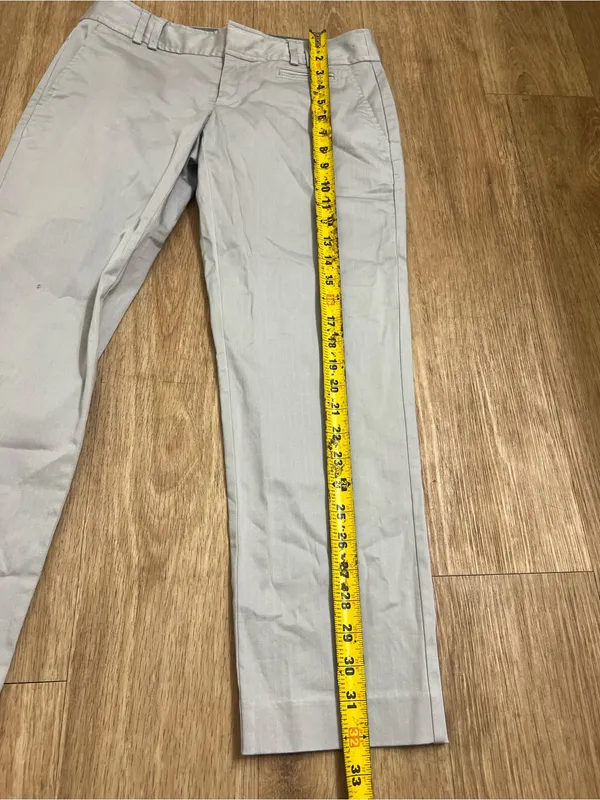 Banana Republic Light Gray Women's Capris with Belt Loops - Image 4