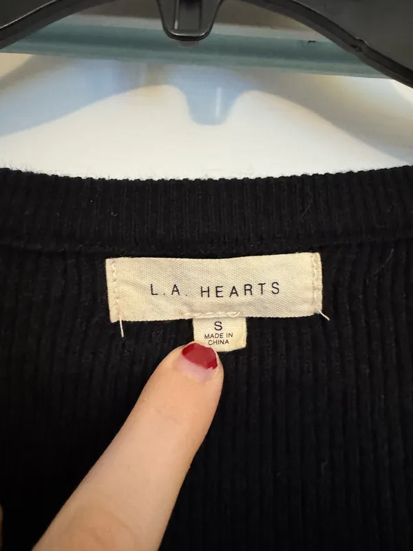 PacSun LA Hearts Black V-Neck Cropped Sweater - Image 2