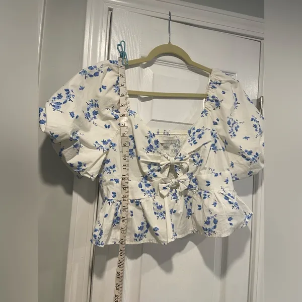 NWOT Band of the Free Size L Blue Floral Bows Cut Out Puff Peplum Crop Top - Image 10