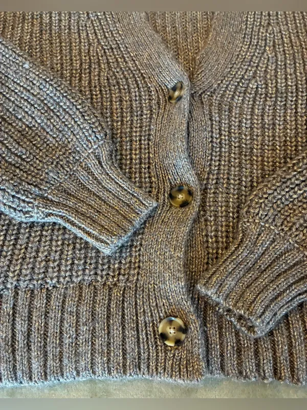 GAP Women’s Size Medium Tall Gray Chunky Knit Button-Up Cardigan - Image 2