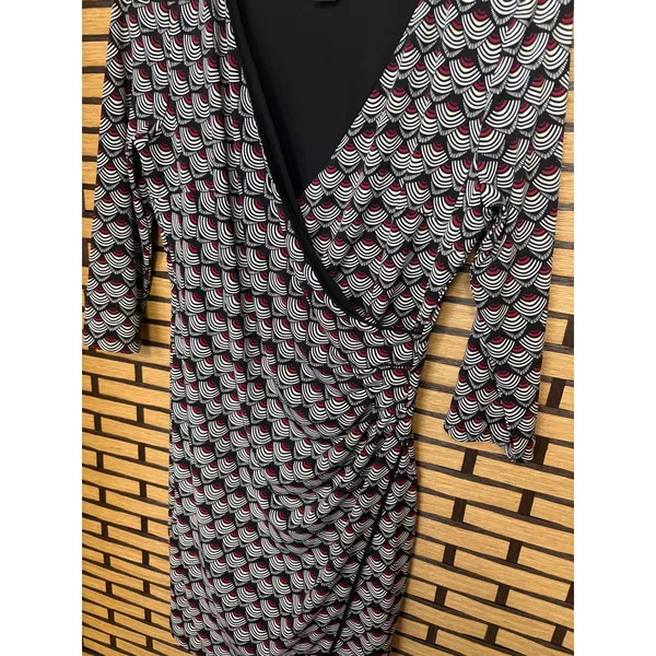 White House‎ Black Market Red And Black Wrap Style Dress Size 8 - Image 3