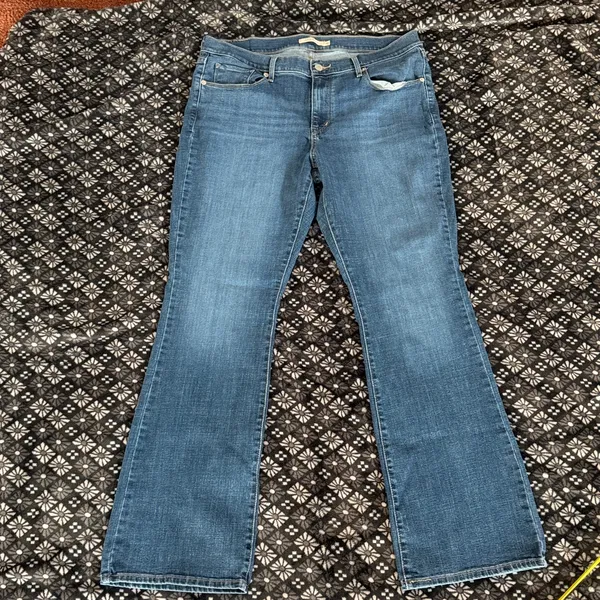 Levi’s Classic Bootcut Jeans - Image 7