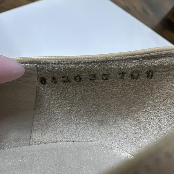 Yves Saint Laurent Pumps Womens 35 US 5 Beige Leather Kitten Heel Closed Toe - Image 13