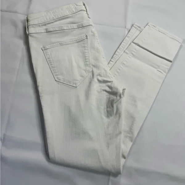 Hollister White Skinny Jeans Smooth Fit - Image 2