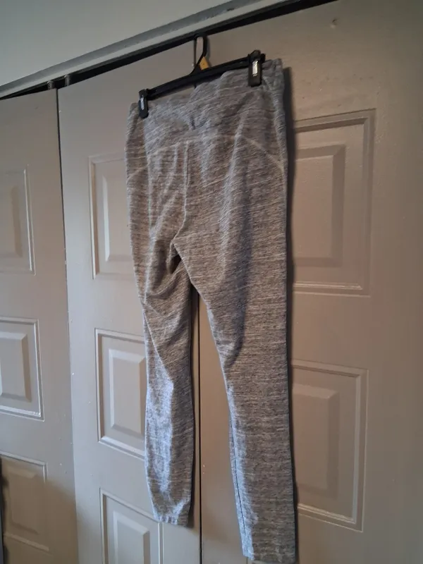 PINK Victoria's Secret v-cut front waist line tweed leggings in gray size large. - Image 8