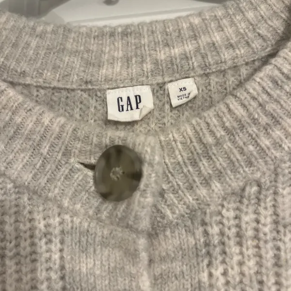 GAP Soft Gray Cardigan - Image 4