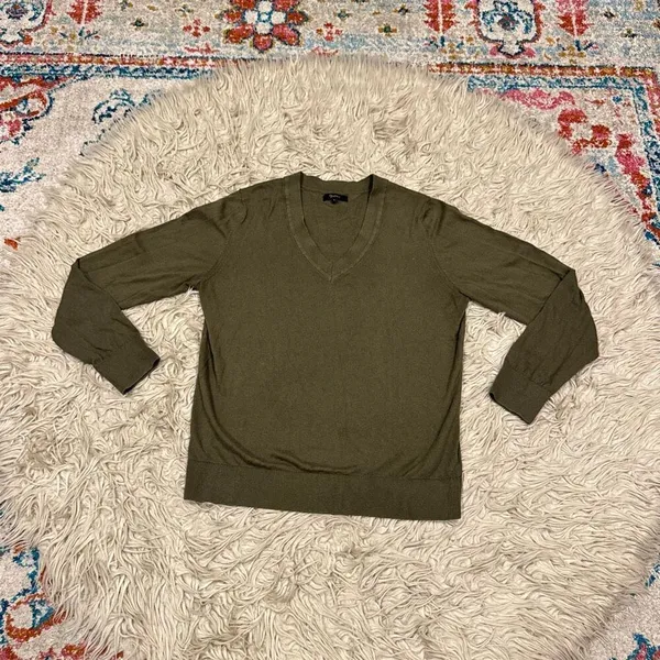 Quince v neck sweater size large - Image 2