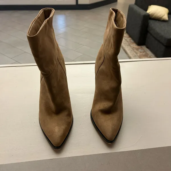 Boots Elegant Brown Heeled Boots for Women forever 21 size 8 - Image 6