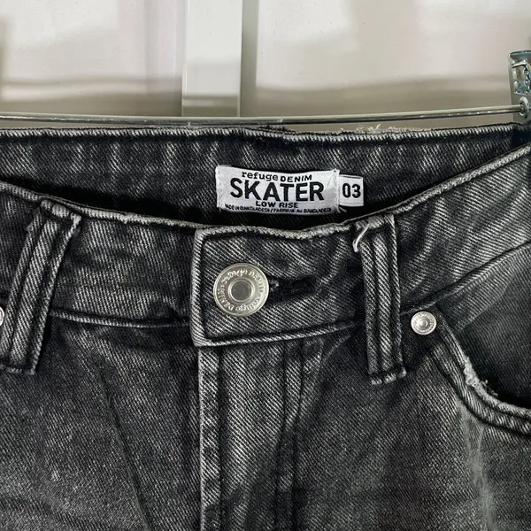 Skater Refuge Denim Low Rise Wide Leg Distressed Jeans - Women Size 03 - Black - Image 2