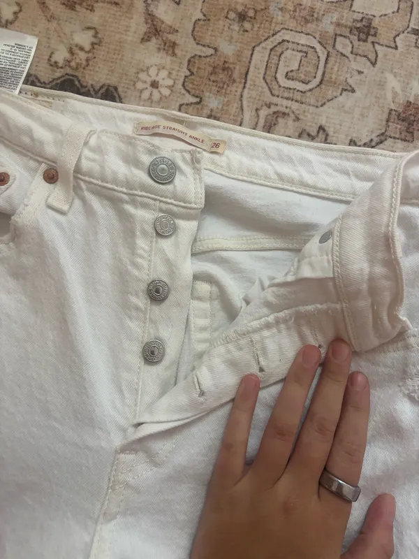 White Levi’s Jeans - Image 2