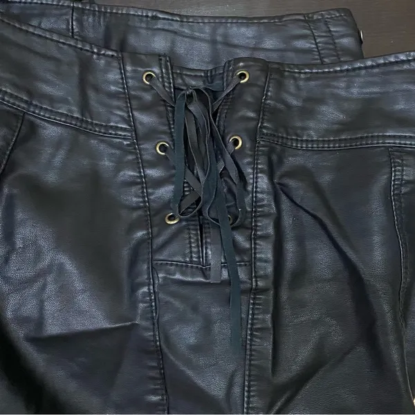 FREE PEOPLE High Rise Side Lace Up Tie Black Vegan Leather Pleather Shorts Sz 4 - Image 12