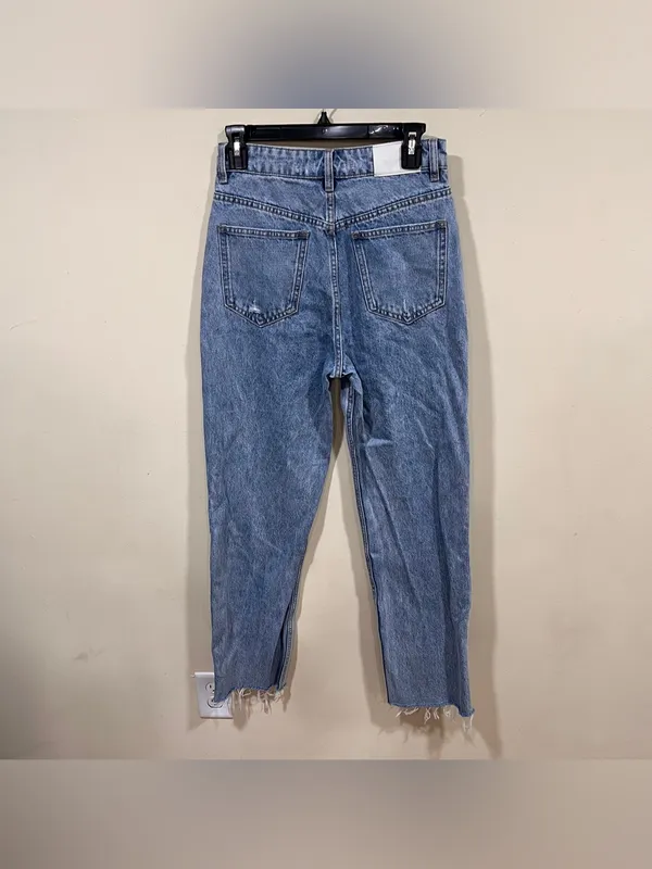 Meshki women’s straight leg light blue denim size 8 high rise raw hem - Image 6