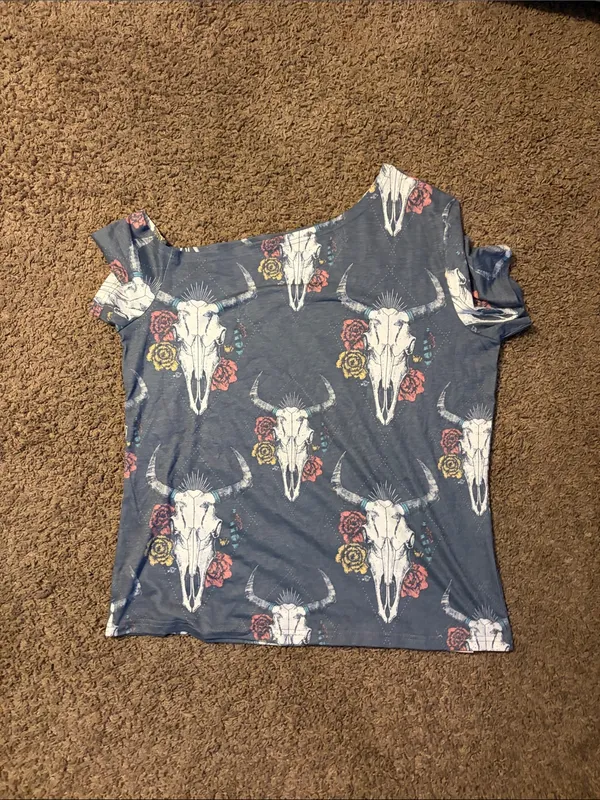 Blue Gray Short Sleeve Off-the-Shoulder Tee with Skull & Floral Print - Image 2