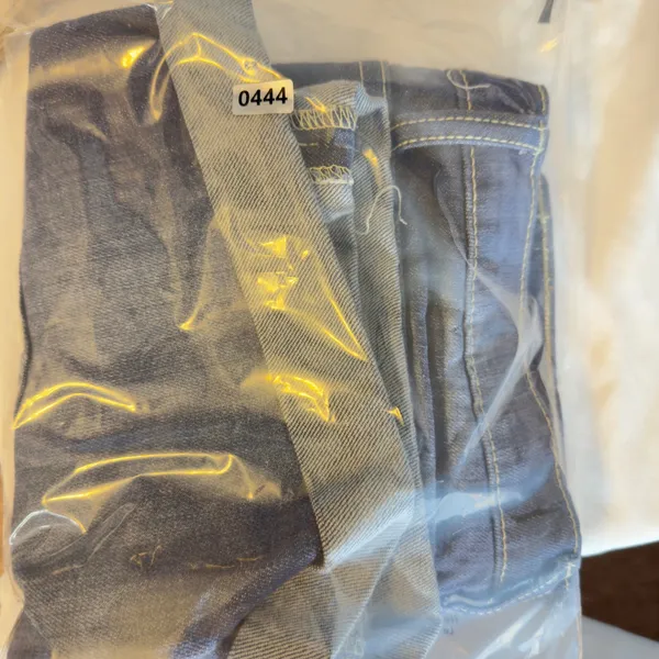 444‎ | Abercrombie & Fitch Embroidered Distressed Denim Shorts Womens 6 W28 - Image 9