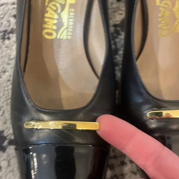 Salvatore Ferragamo EVUC Black Pantent Pumps Gold Emblem 8.5 *Read description - Image 8