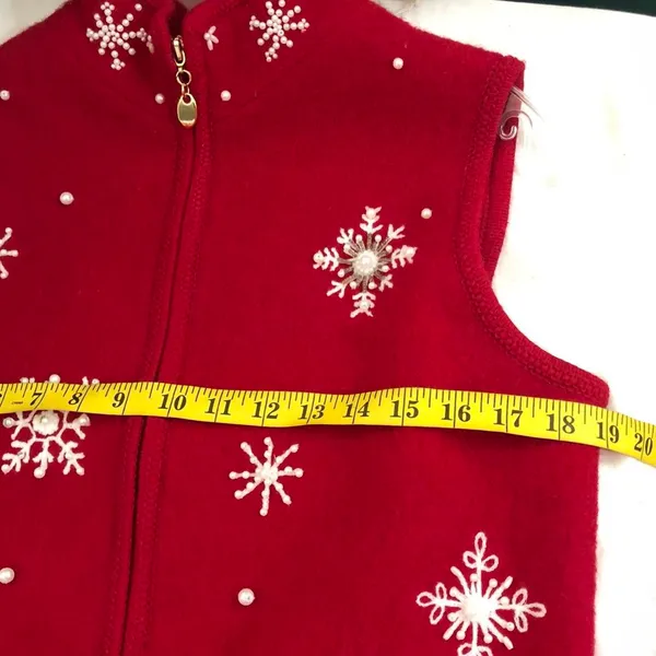NWT Red white snowflake bedazzled pearl rhinestone Christmas seasonal festive sweater vest cardigan-100% Boiled Wool Size M - Image 6