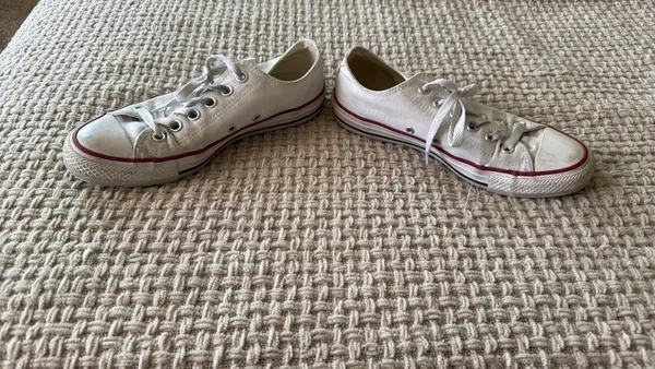 Low-Top Converse White - Image 3