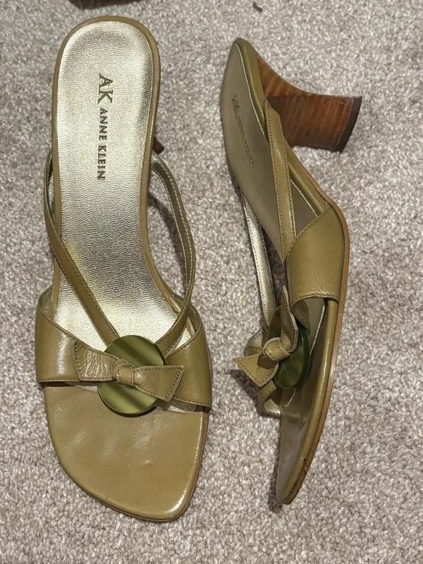 Anne Klein Green Tan Leather Sandals size 8.5 - Image 2