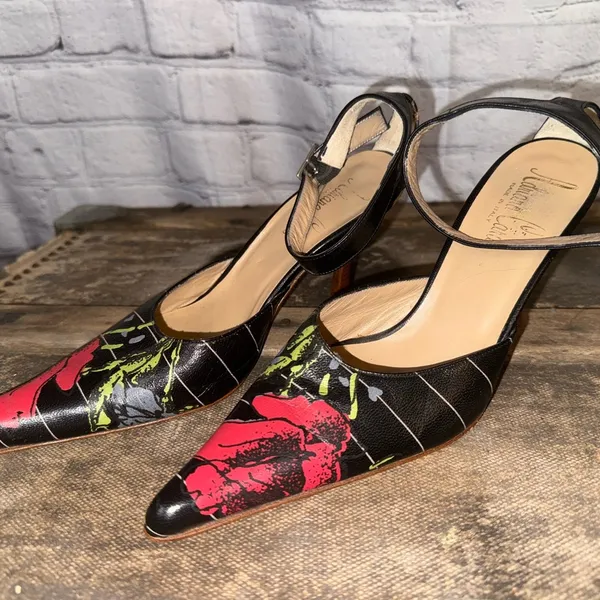 Adriana Caras Statement Heels Black Leather Red Floral Art size 6 Pointed Toe - Image 5