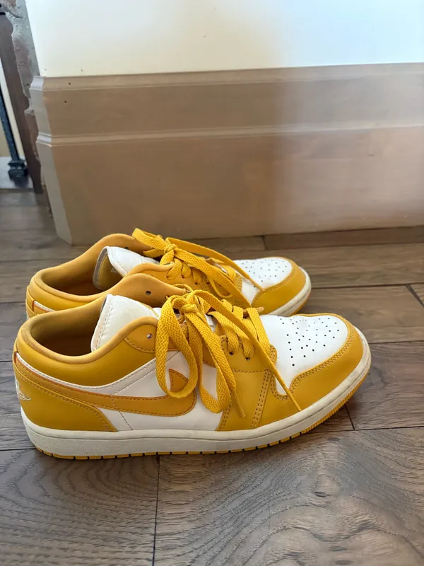Yellow Nike shoes - Image 4
