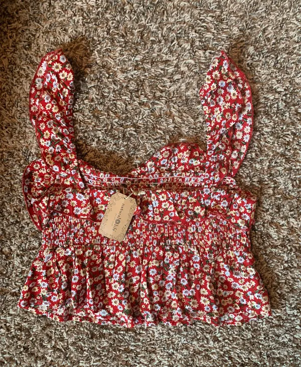 Natural Life NWT Red Floral Crop Top M - Image 5