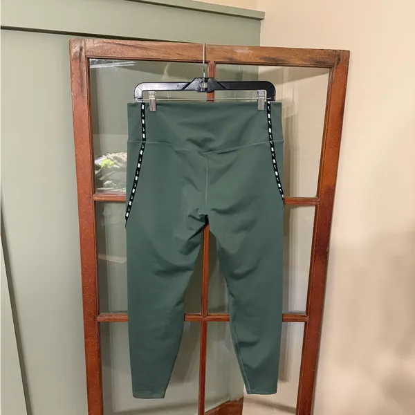Nike Green Dri-FIT 7/8 Leggings - Size XL - Image 2