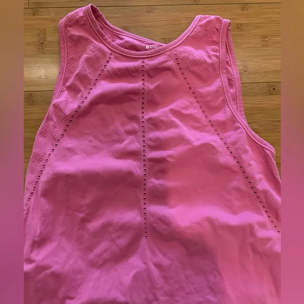 workout top size medium - Image 3