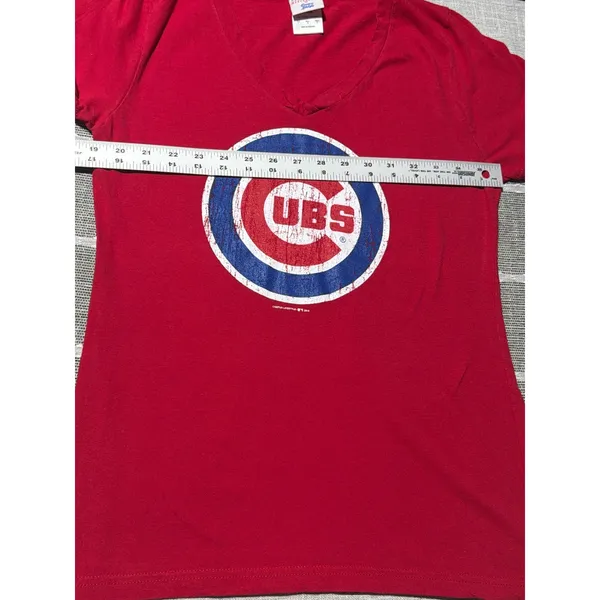 Chicago Cubs MLB Womens V-Neck T-Shirt Red‎ Distressed Logo Cooperstown Large - Image 2