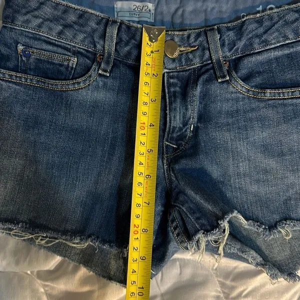 Gap Jean Shorts Waist 28 inches - Image 4
