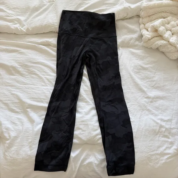 Lululemon black camo leggings (short) #activewear #athleisure - Image 2
