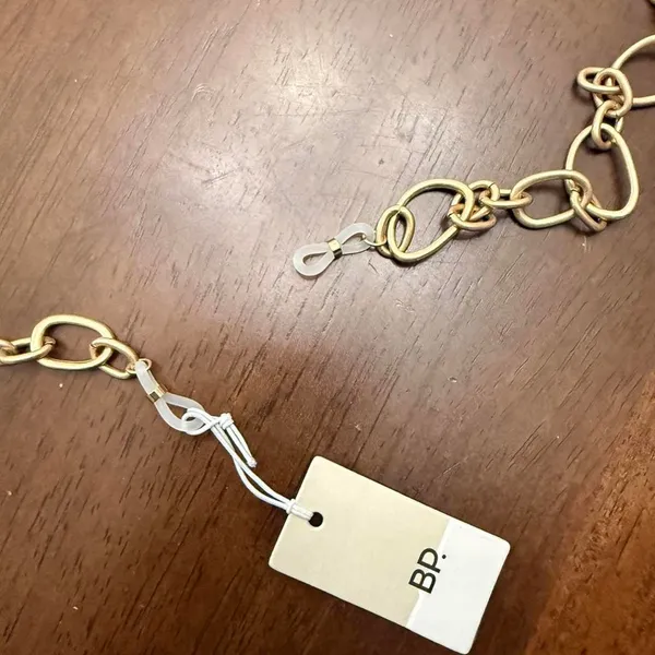BP Gold Sunglass Chain - Image 2